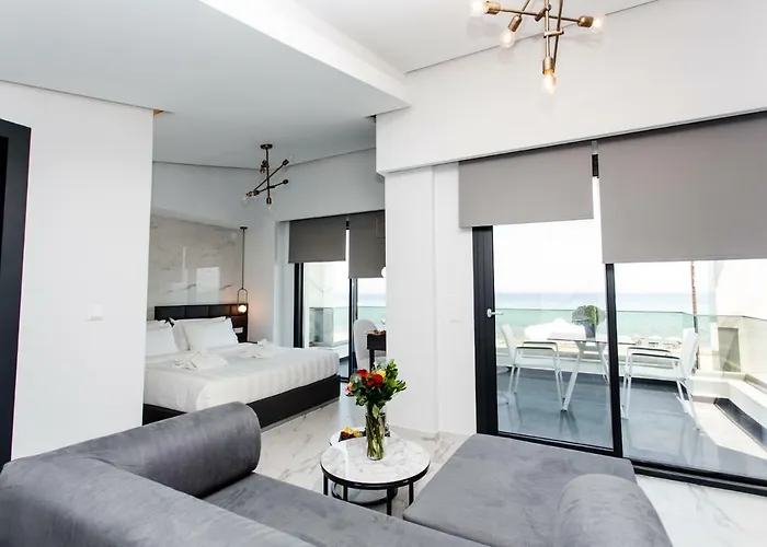 Crystal & Villa Polychrono