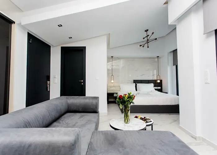 Villa Crystal & Polychrono