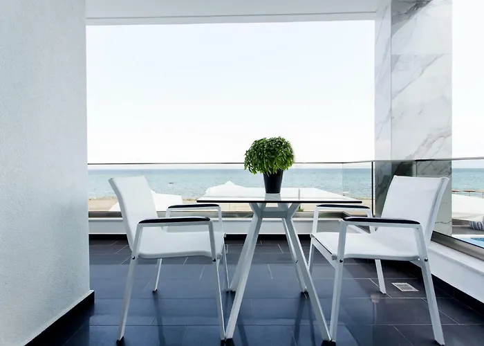 Crystal & Villa Polychrono