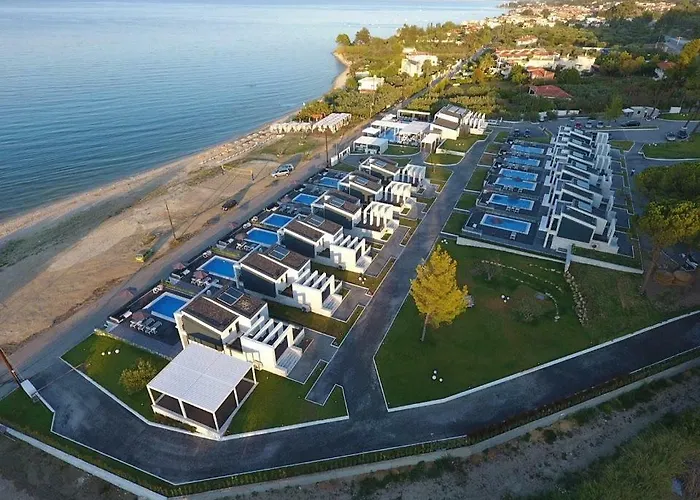 Crystal & Vila Polychrono