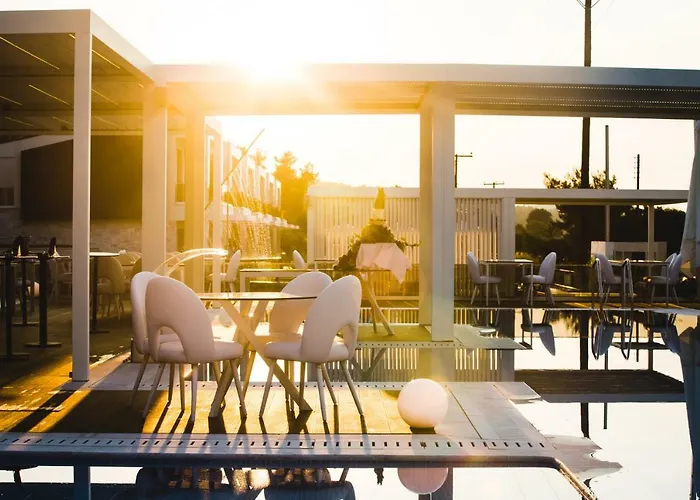 Villa Crystal & Polychrono