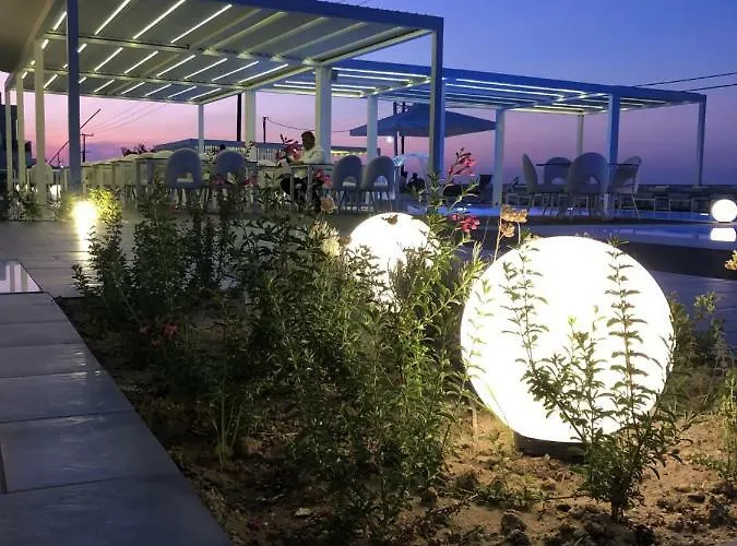 Villa Crystal & Polychrono