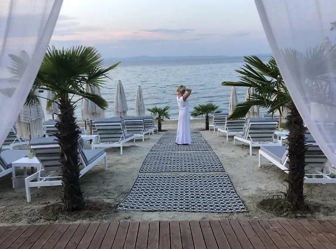 Crystal & Villa Polychrono